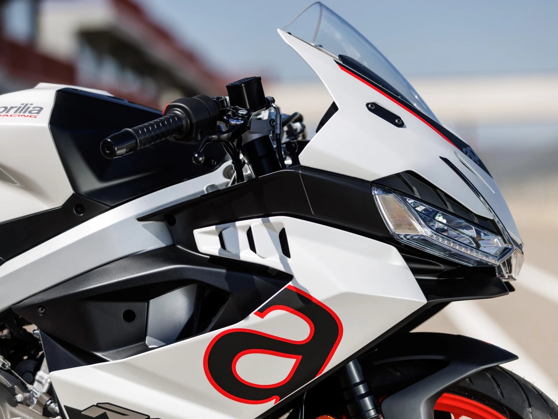 Aprilia_RS457_wall_image_1920x1440_3.webp